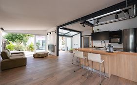 Modern Bungalow Dragon Club II